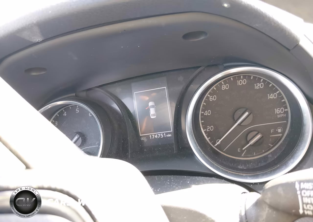 2018 Toyota Camry Le VIN:4T1B11HK9JU575933 - 7