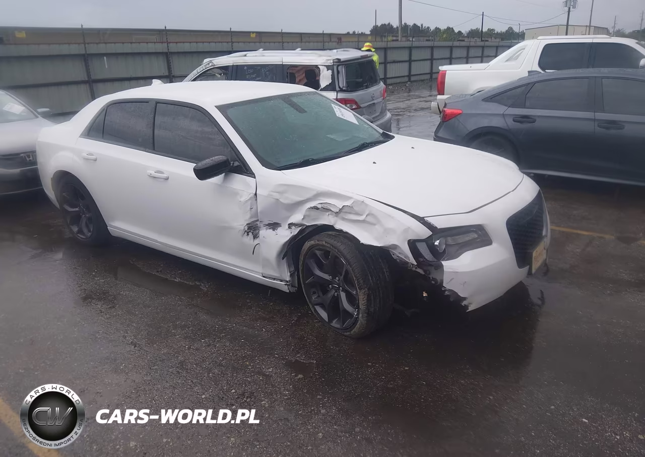 2021 Chrysler 300 Touring VIN:2C3CCAAG6MH538133 - 1