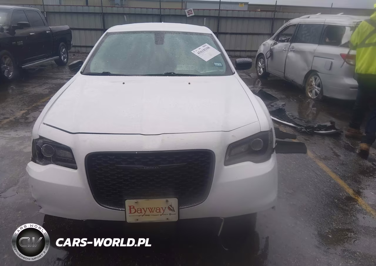 2021 Chrysler 300 Touring VIN:2C3CCAAG6MH538133 - 12