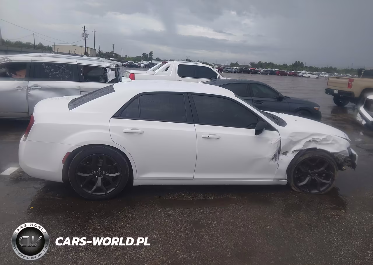 2021 Chrysler 300 Touring VIN:2C3CCAAG6MH538133 - 13