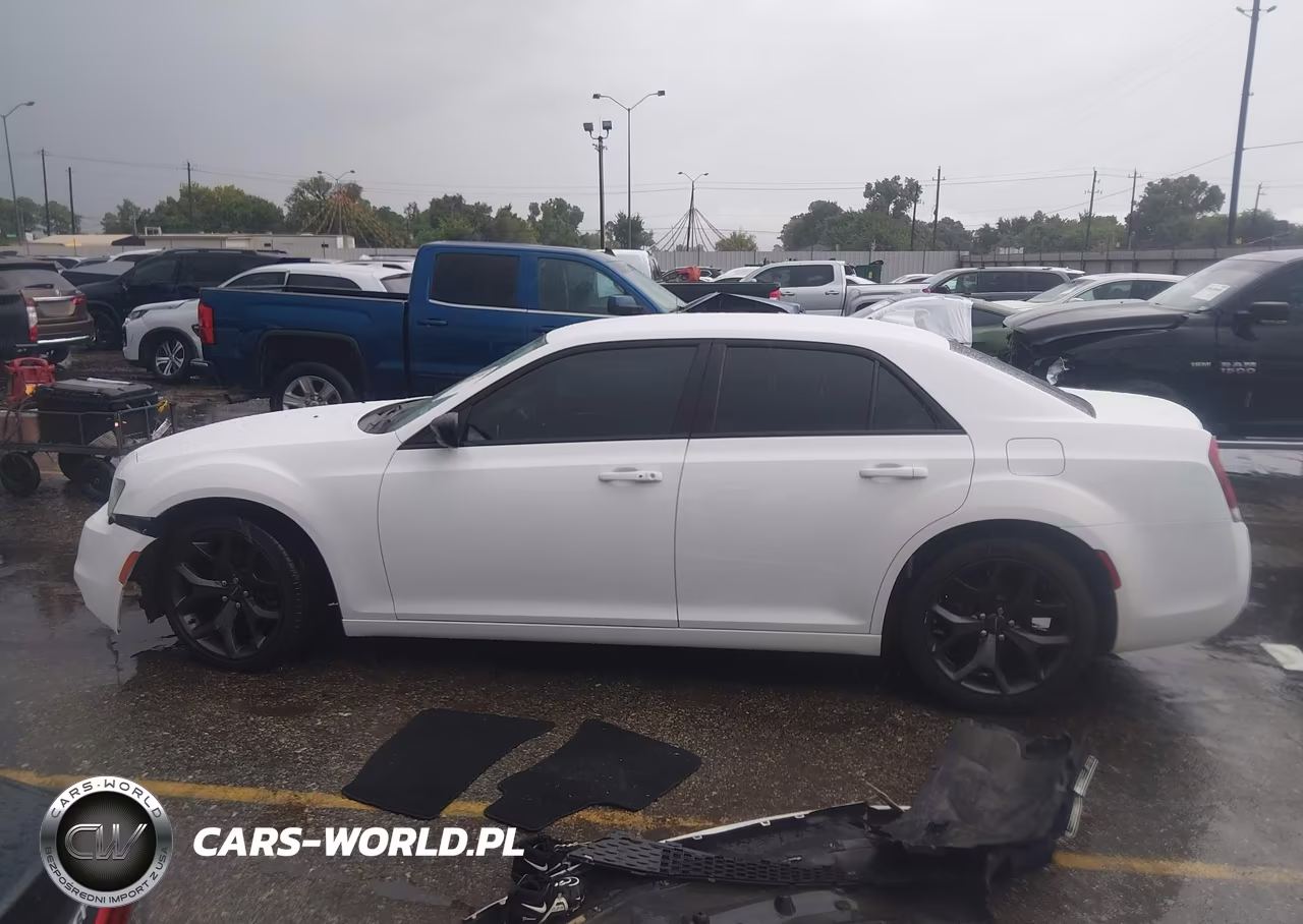 2021 Chrysler 300 Touring VIN:2C3CCAAG6MH538133 - 14