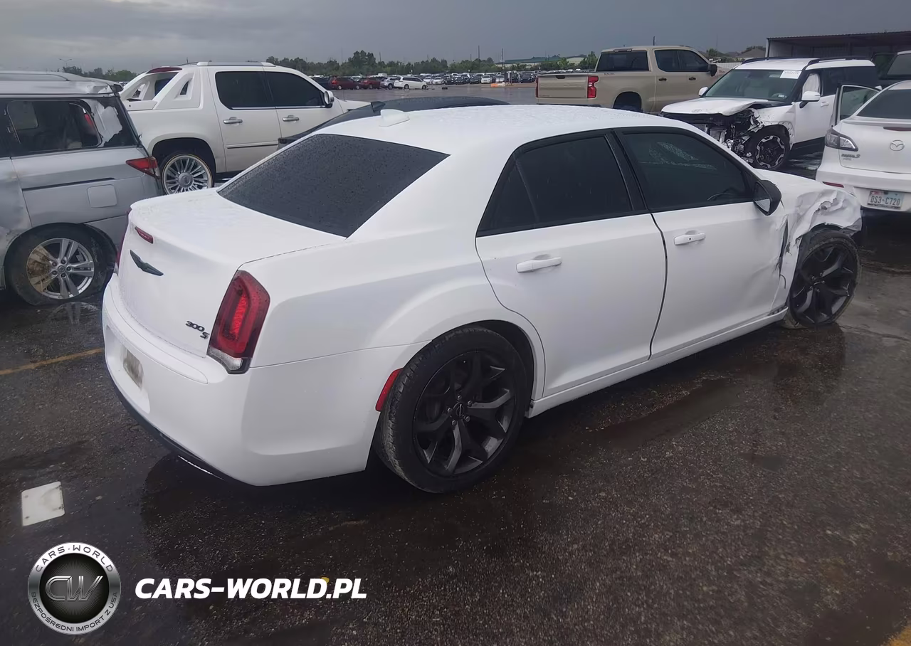 2021 Chrysler 300 Touring VIN:2C3CCAAG6MH538133 - 4