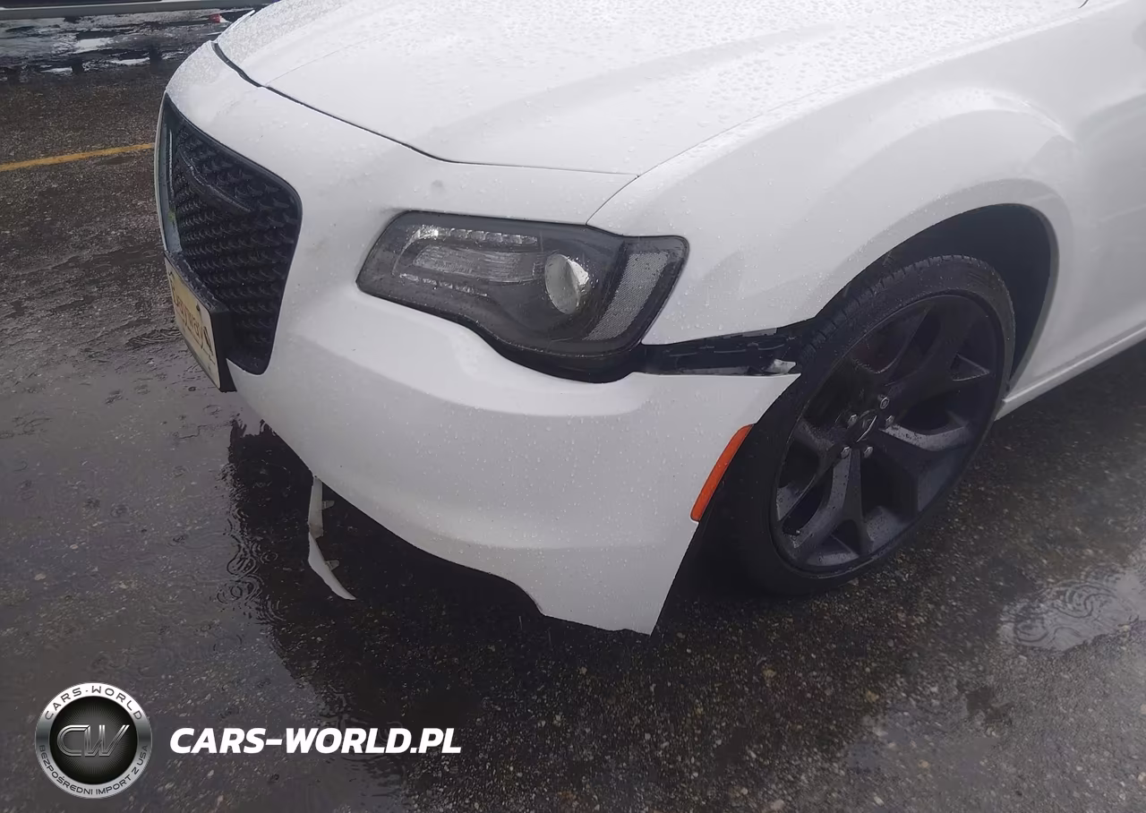 2021 Chrysler 300 Touring VIN:2C3CCAAG6MH538133 - 6