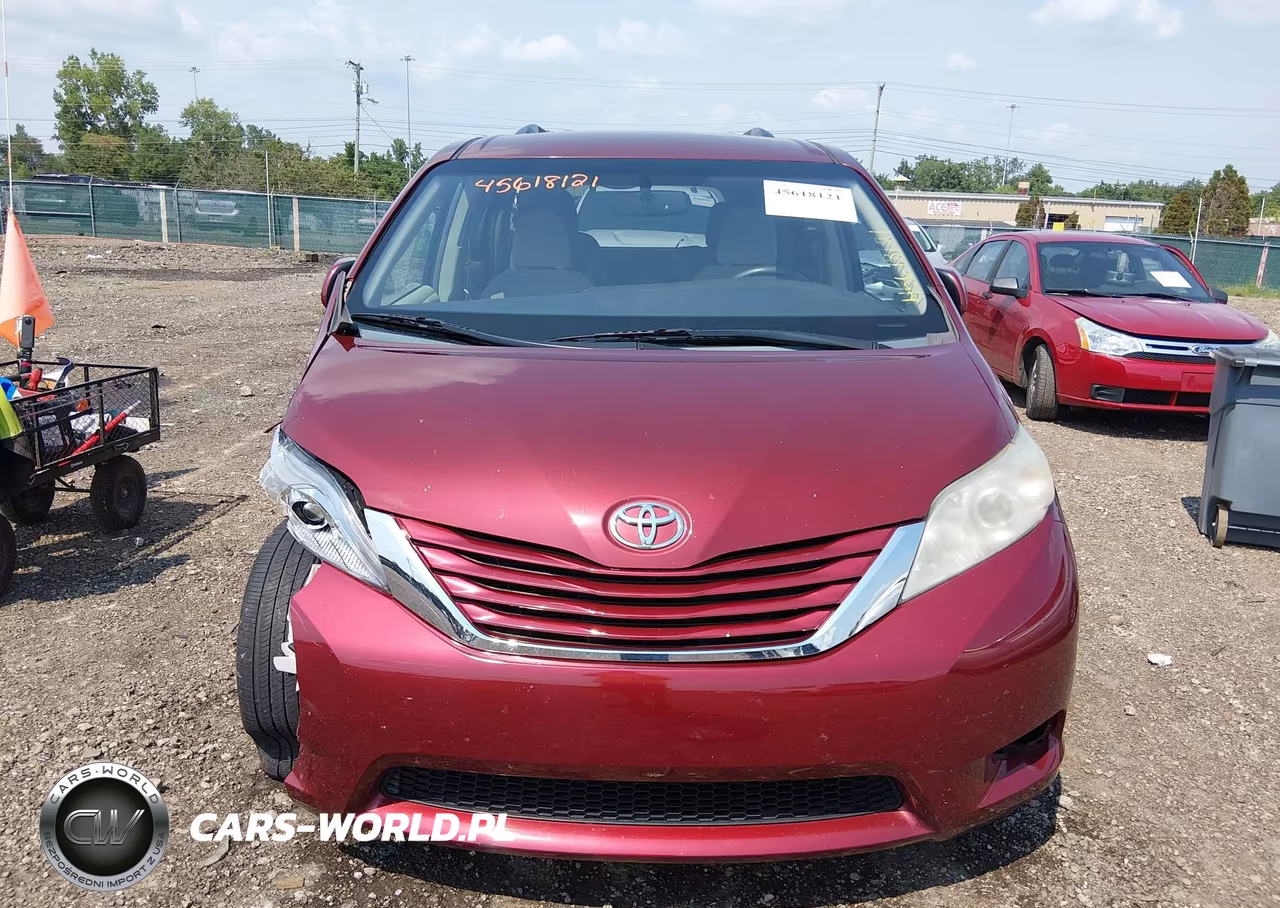 2015 Toyota Sienna Le 8 Passenger VIN:5TDKK3DC2FS556695 - 12