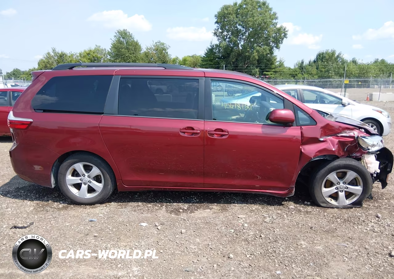 2015 Toyota Sienna Le 8 Passenger VIN:5TDKK3DC2FS556695 - 13