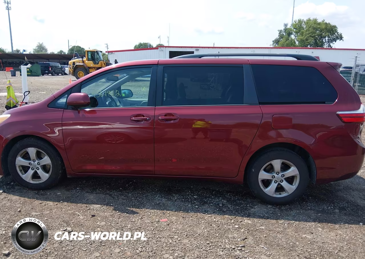 2015 Toyota Sienna Le 8 Passenger VIN:5TDKK3DC2FS556695 - 14