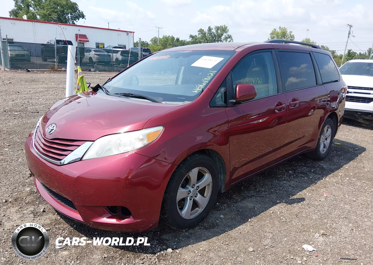 2015 Toyota Sienna Le 8 Passenger VIN:5TDKK3DC2FS556695 - 2