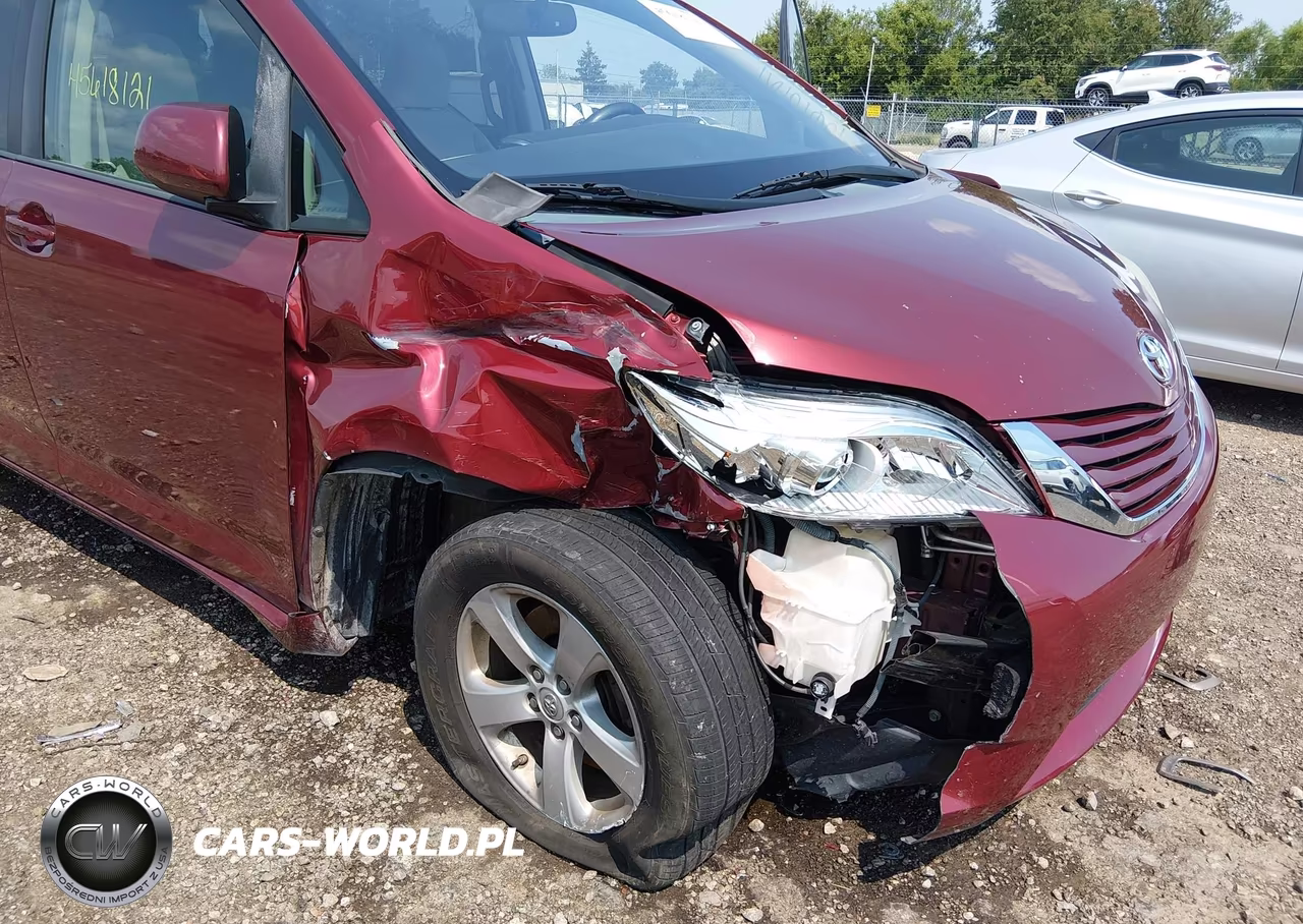 2015 Toyota Sienna Le 8 Passenger VIN:5TDKK3DC2FS556695 - 6