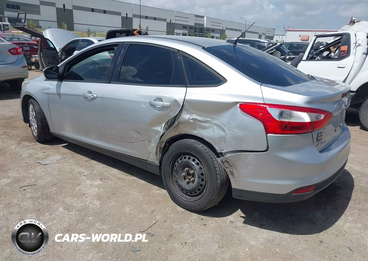 2012 Ford Focus Se VIN:1FAHP3F20CL422030 - 3
