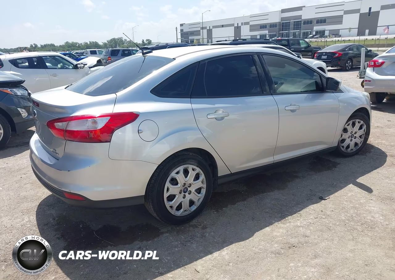 2012 Ford Focus Se VIN:1FAHP3F20CL422030 - 4
