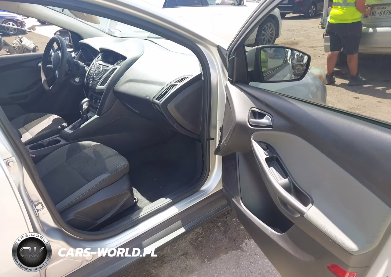 2012 Ford Focus Se VIN:1FAHP3F20CL422030 - 5