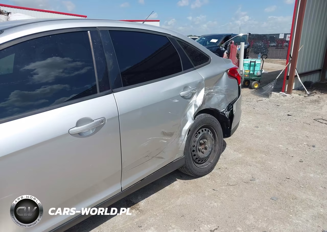 2012 Ford Focus Se VIN:1FAHP3F20CL422030 - 6