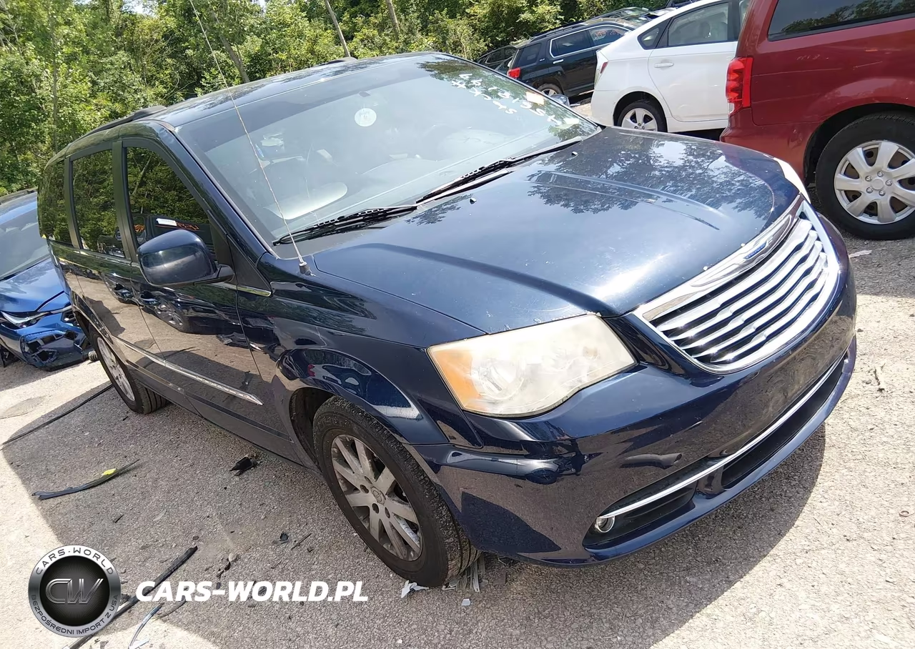2014 Chrysler Town & Country Touring – zdjęcie 1 z 16