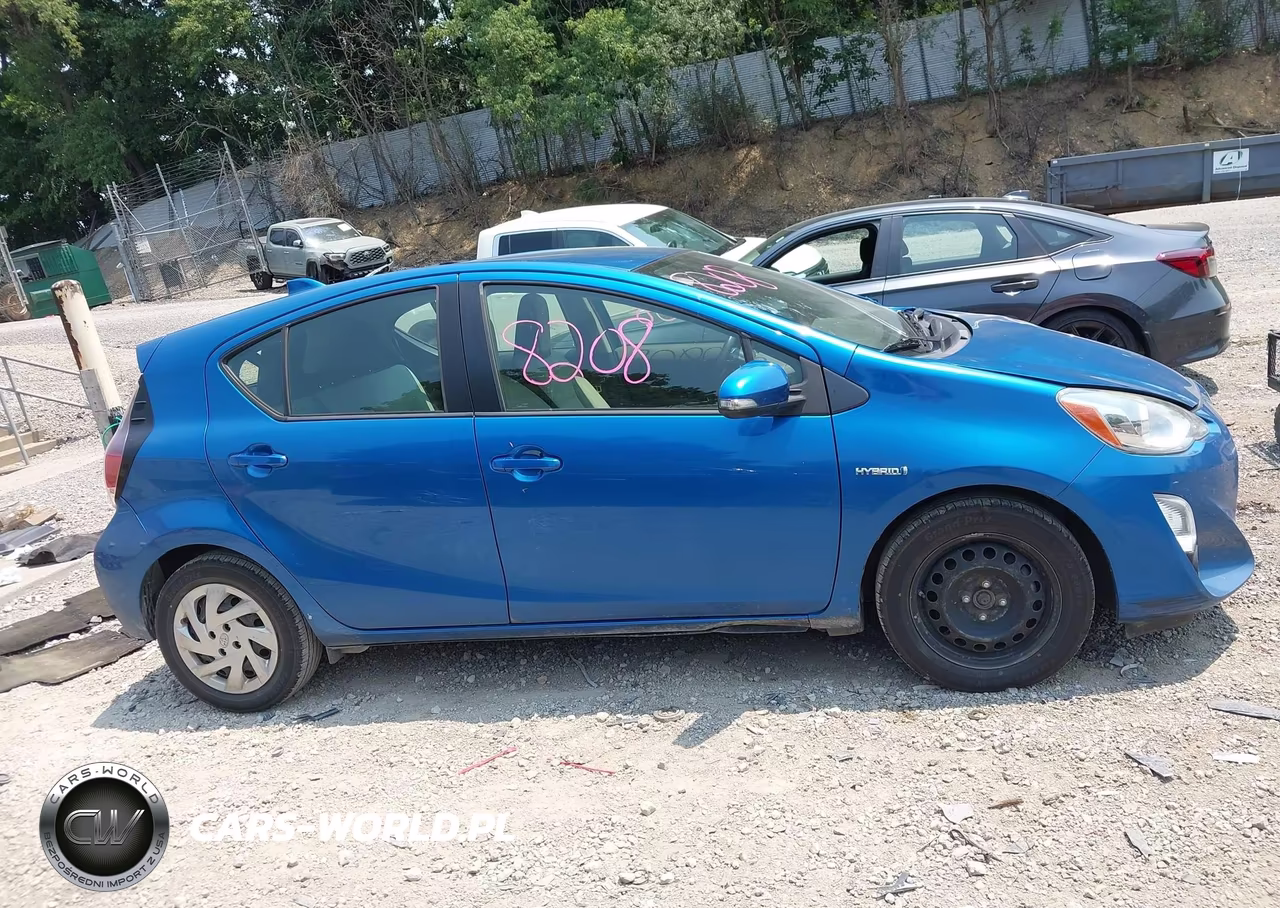 2015 Toyota Prius C One VIN:JTDKDTB33F1586766 - 13
