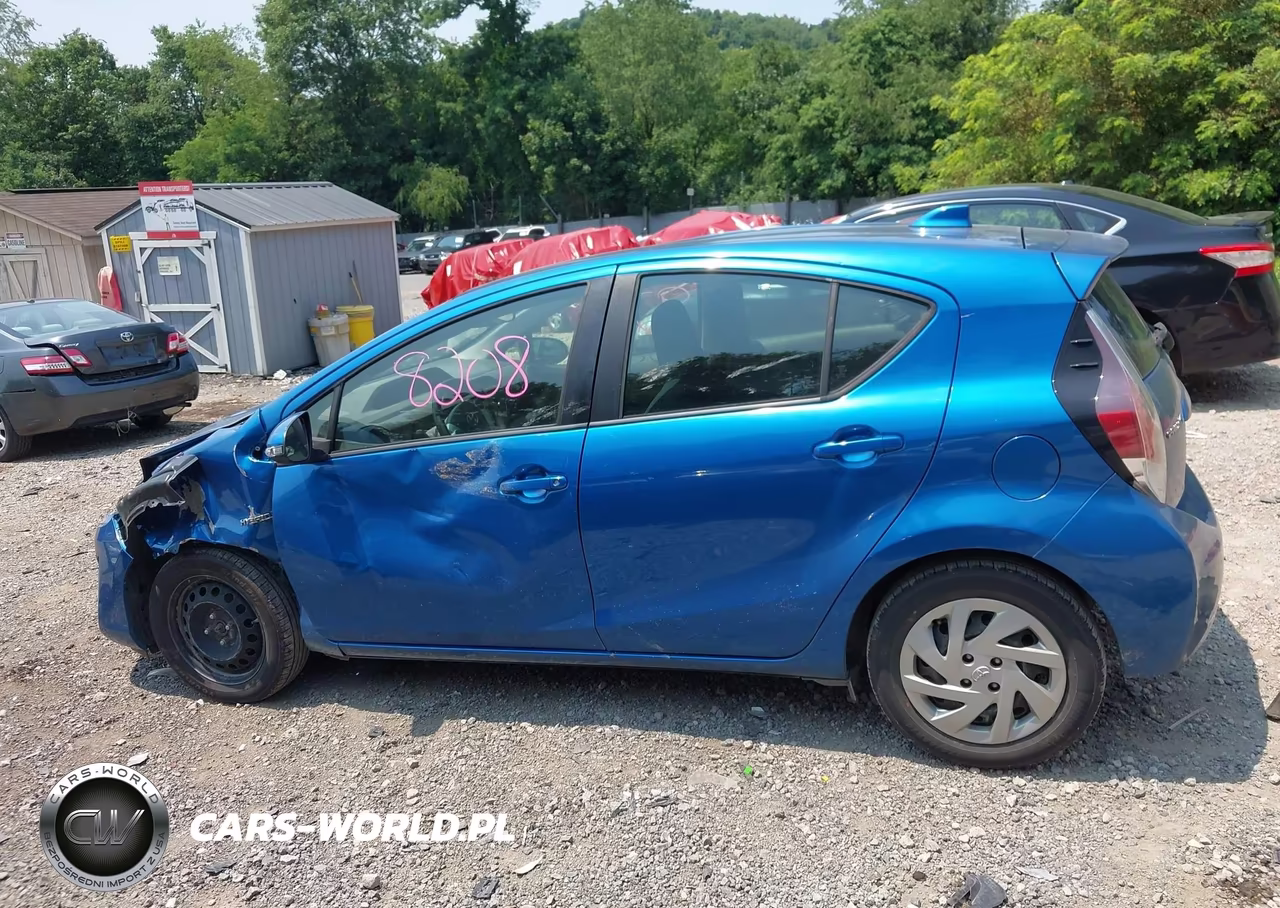 2015 Toyota Prius C One VIN:JTDKDTB33F1586766 - 14