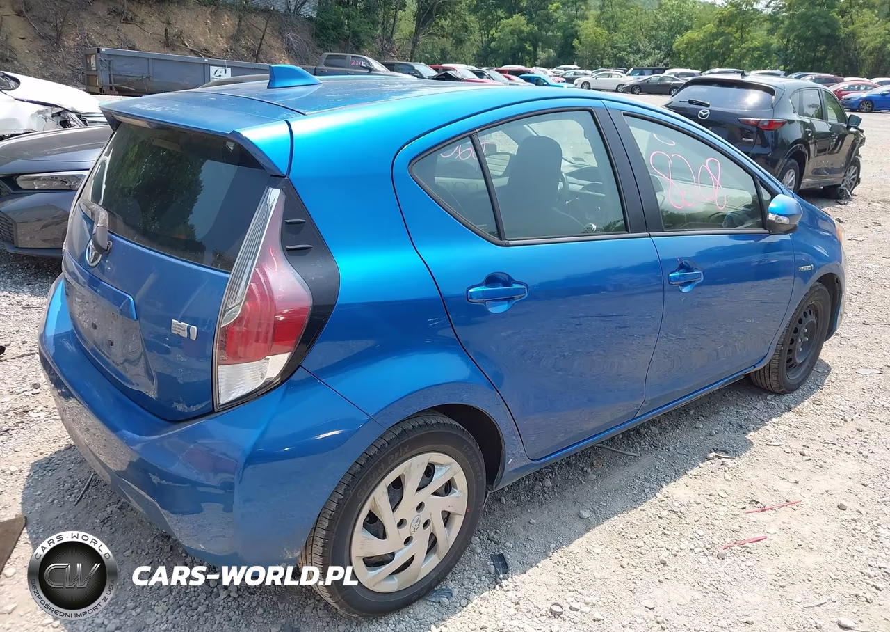 2015 Toyota Prius C One VIN:JTDKDTB33F1586766 - 4