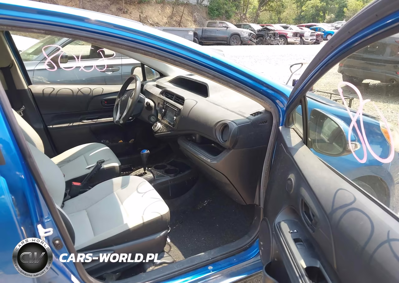 2015 Toyota Prius C One VIN:JTDKDTB33F1586766 - 5