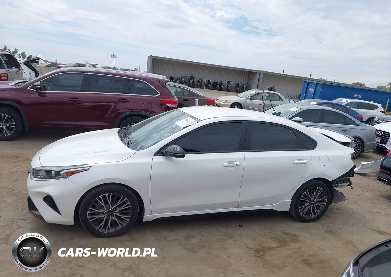 2023 Kia Forte Gt-Line VIN:3KPF54AD9PE559195 - 15