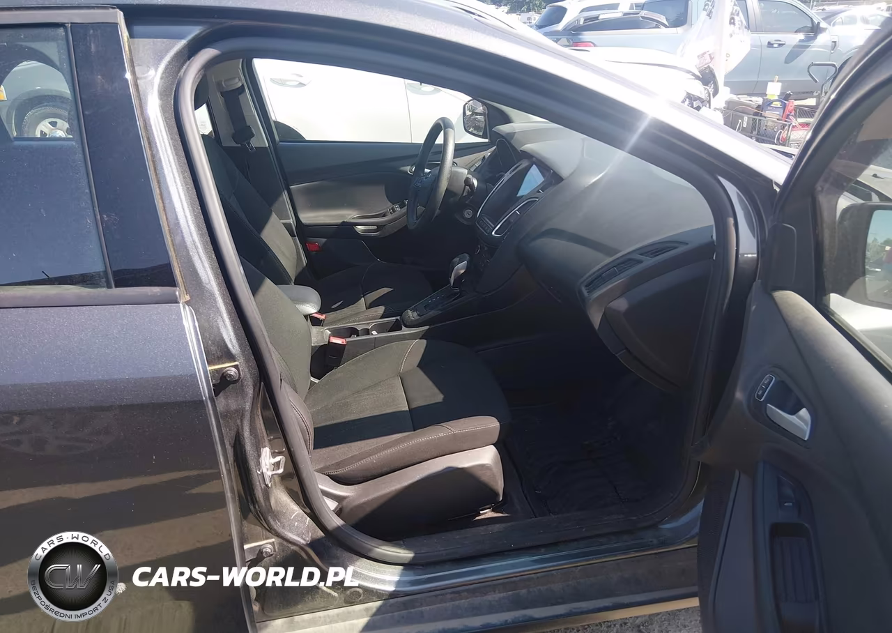 2018 Ford Focus Se VIN:1FADP3FEXJL224576 - 5