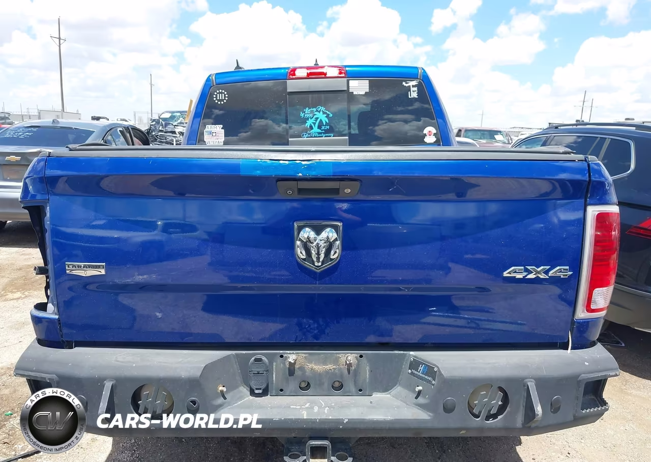 2015 Ram 1500 Laramie VIN:1C6RR7NM0FS531673 - 17