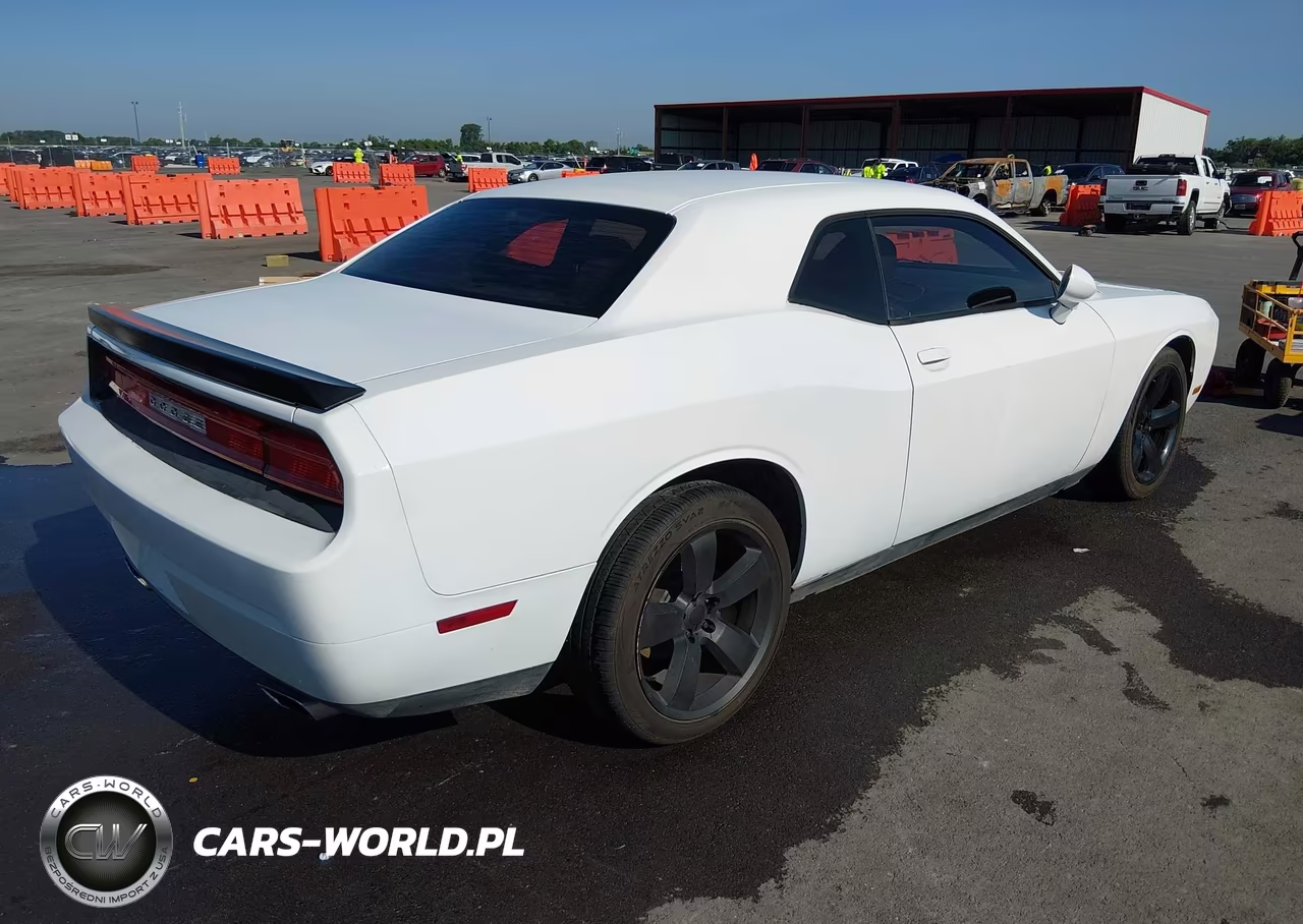 2013 Dodge Challenger Sxt VIN:2C3CDYAGXDH632702 - 4