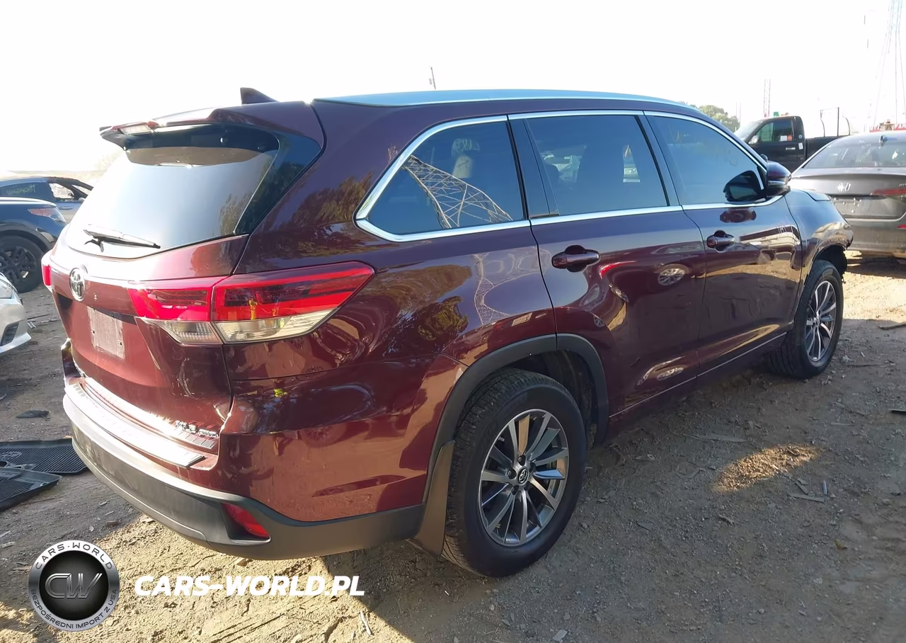 2017 Toyota Highlander Xle VIN:5TDJZRFH9HS370819 - 4
