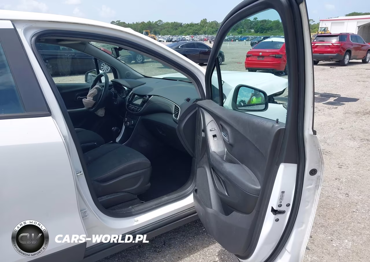 2019 Chevrolet Trax Ls VIN:3GNCJKSB8KL139357 - 5