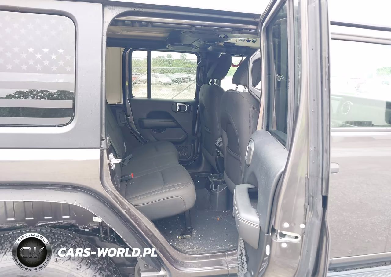 2019 Jeep Wrangler Unlimited Sahara 4X4 VIN:1C4HJXEN9KW600173 - 8