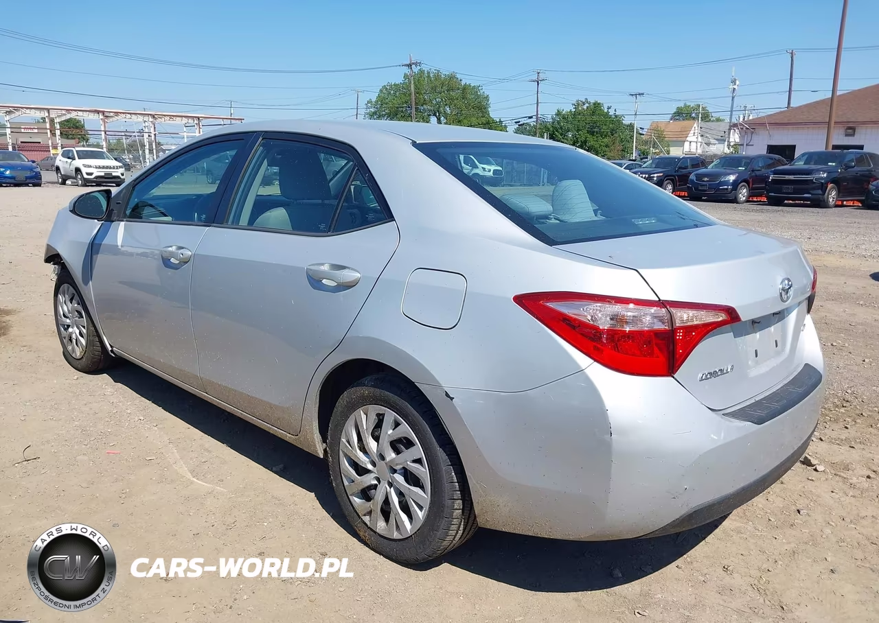 2017 Toyota Corolla Le VIN:2T1BURHE3HC774312 - 3