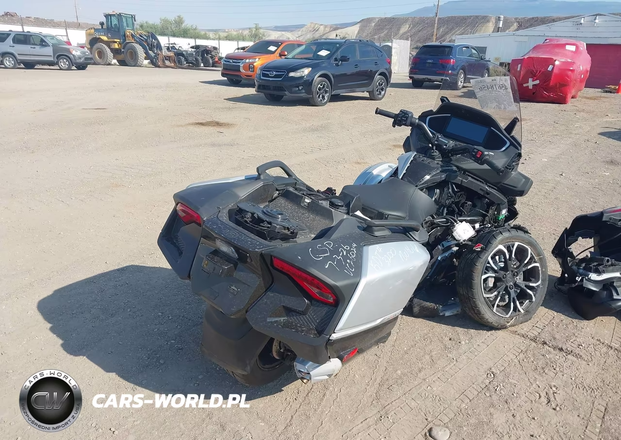 2025 Can-Am Spyder Roadster Rt-Rt Limited VIN:2BXNBDD27SV000547 - 4
