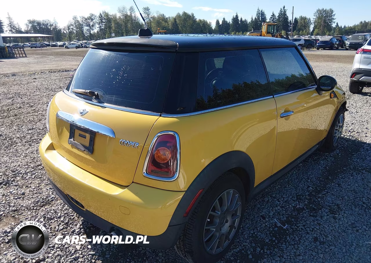 2008 Mini Cooper Hardtop VIN:WMWMF33558TT61787 - 4