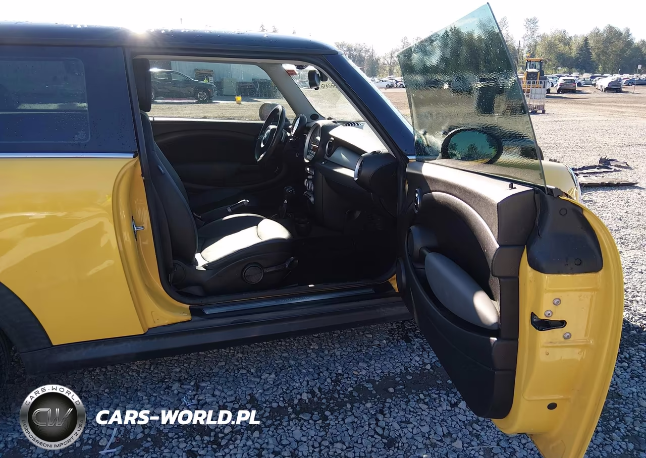 2008 Mini Cooper Hardtop VIN:WMWMF33558TT61787 - 5