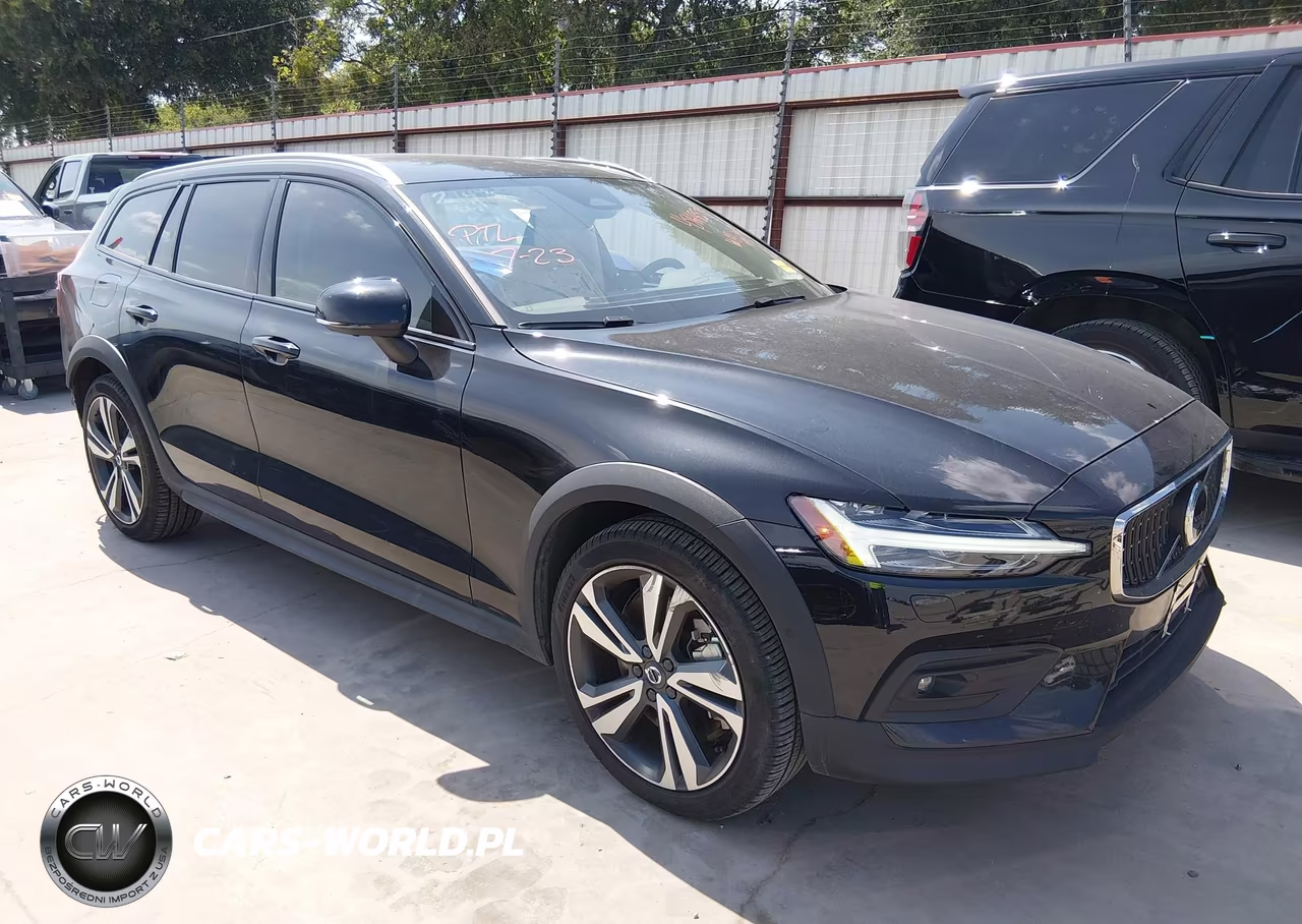 2025 Volvo V60 Cross Country Plus, B5 Awd Gas (Mild Hybrid) – zdjęcie 1 z 22