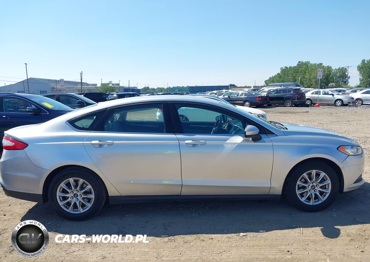 2015 Ford Fusion S VIN:3FA6P0G7XFR289119 - 13