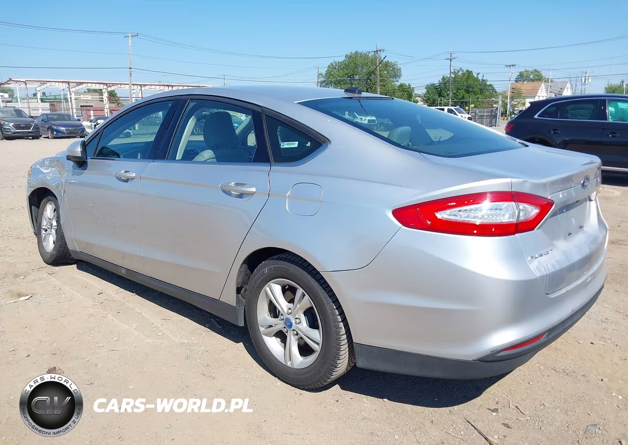 2015 Ford Fusion S VIN:3FA6P0G7XFR289119 - 3