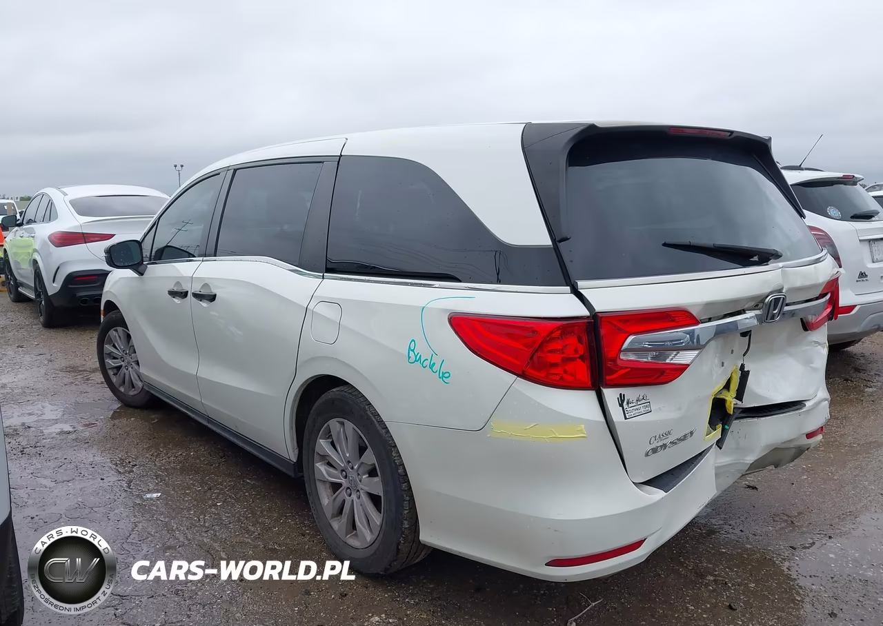 2018 Honda Odyssey Lx VIN:5FNRL6H24JB065704 - 3