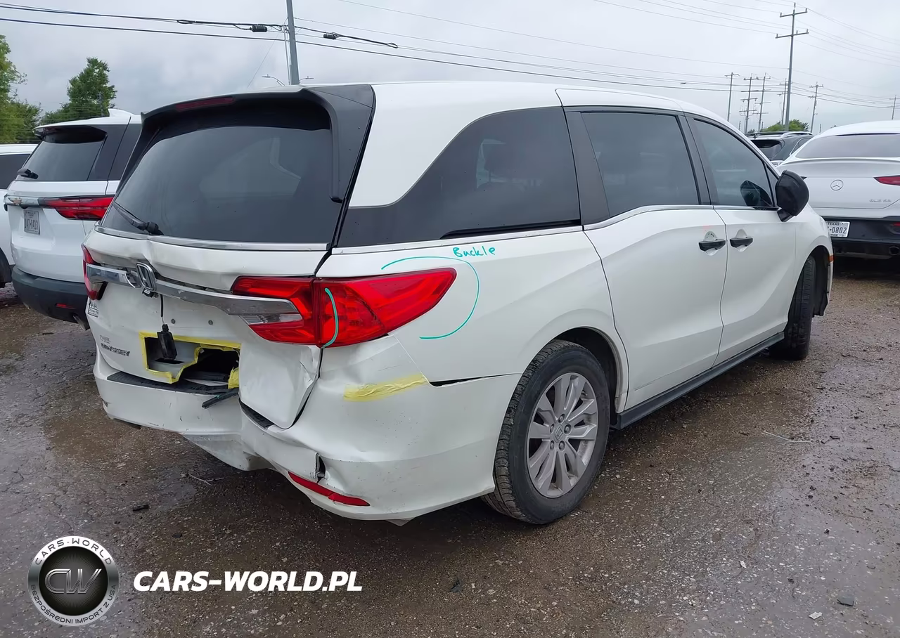 2018 Honda Odyssey Lx VIN:5FNRL6H24JB065704 - 4