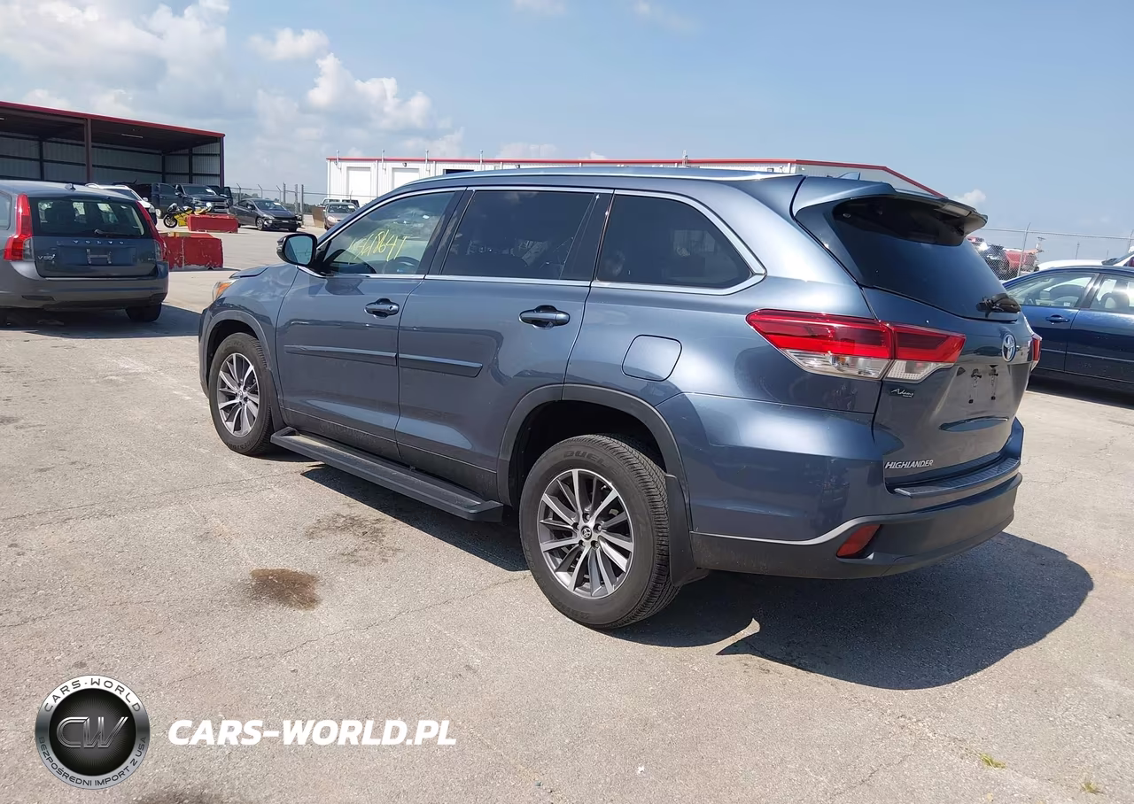 2019 Toyota Highlander Xle VIN:5TDJZRFH5KS976724 - 3