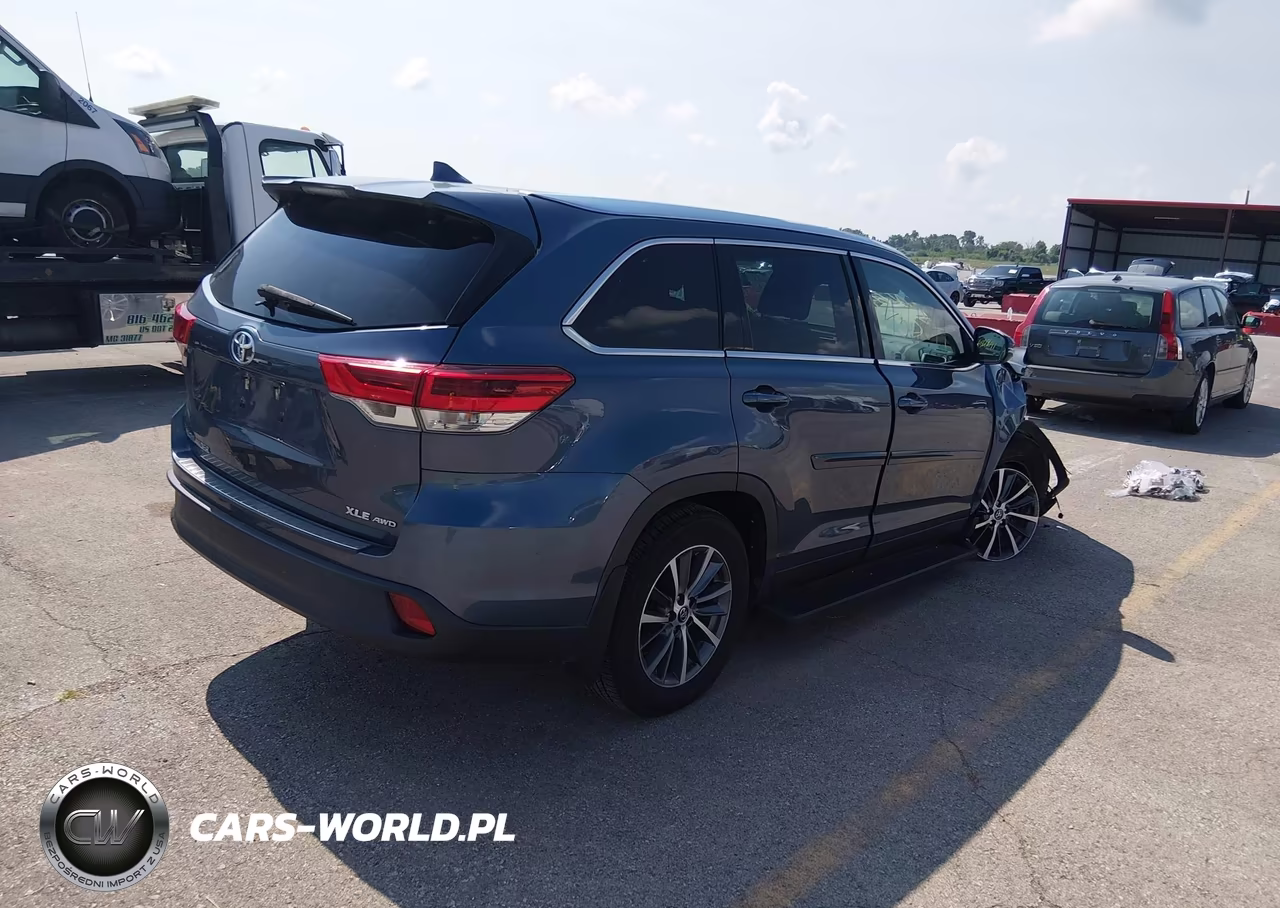 2019 Toyota Highlander Xle VIN:5TDJZRFH5KS976724 - 4