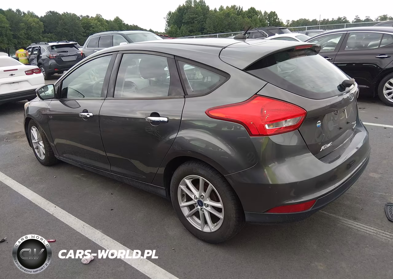 2015 Ford Focus Se VIN:1FADP3K2XFL224063 - 3