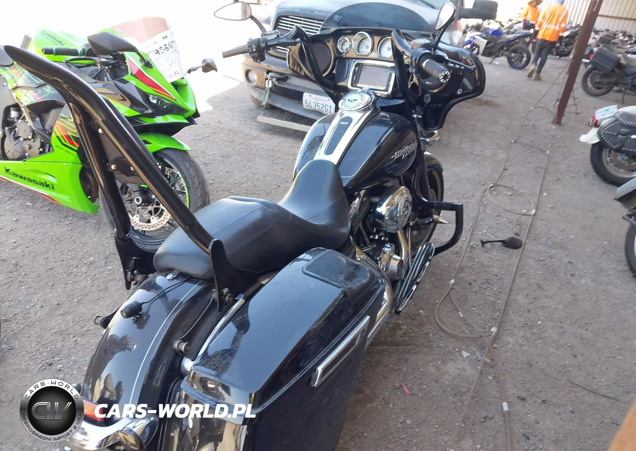 2014 Harley-Davidson Flhxs Street Glide Special VIN:1HD1KRM11EB679082 - 4
