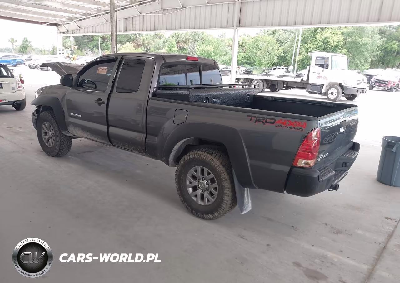 2015 Toyota Tacoma VIN:5TFUX4EN7FX036888 - 3