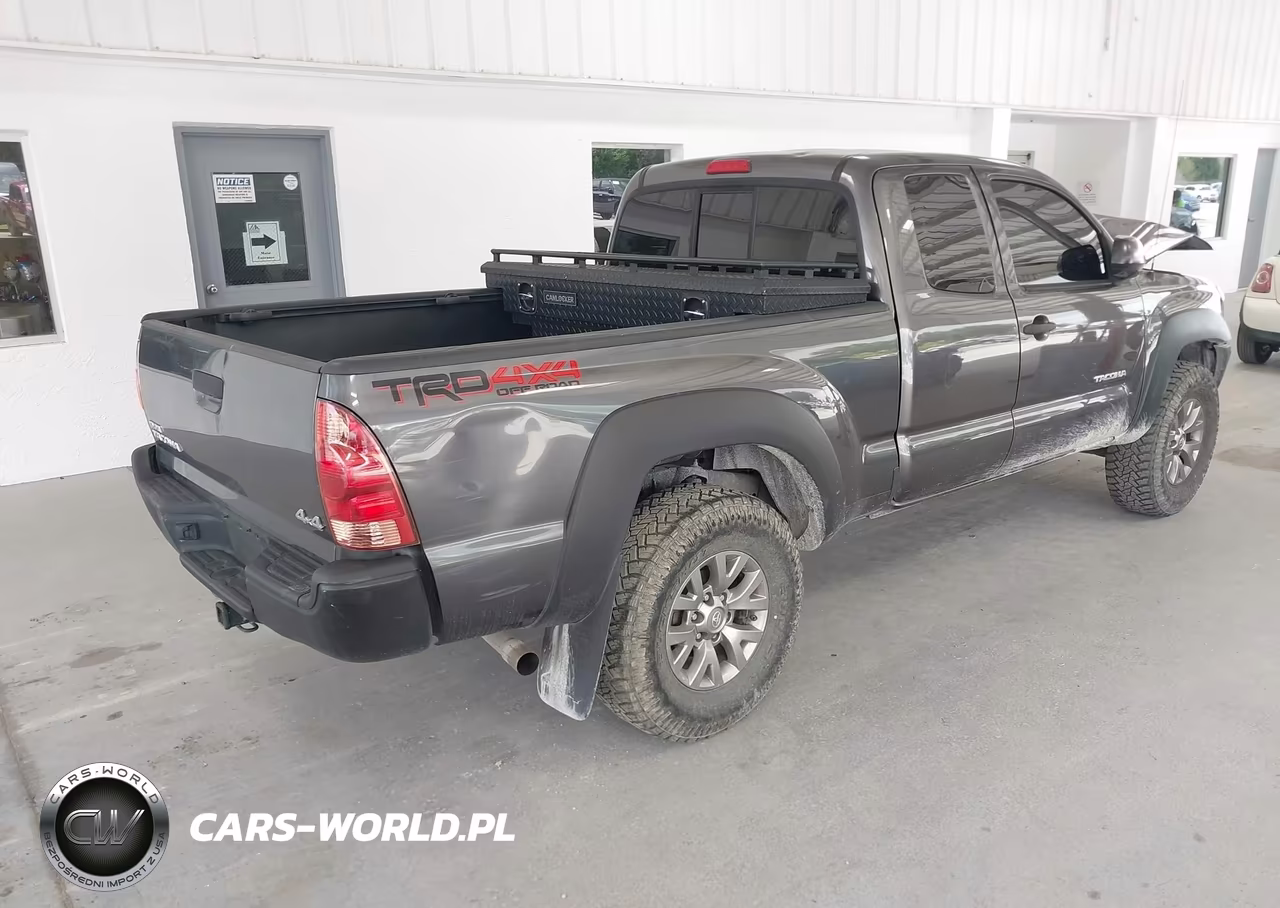 2015 Toyota Tacoma VIN:5TFUX4EN7FX036888 - 4