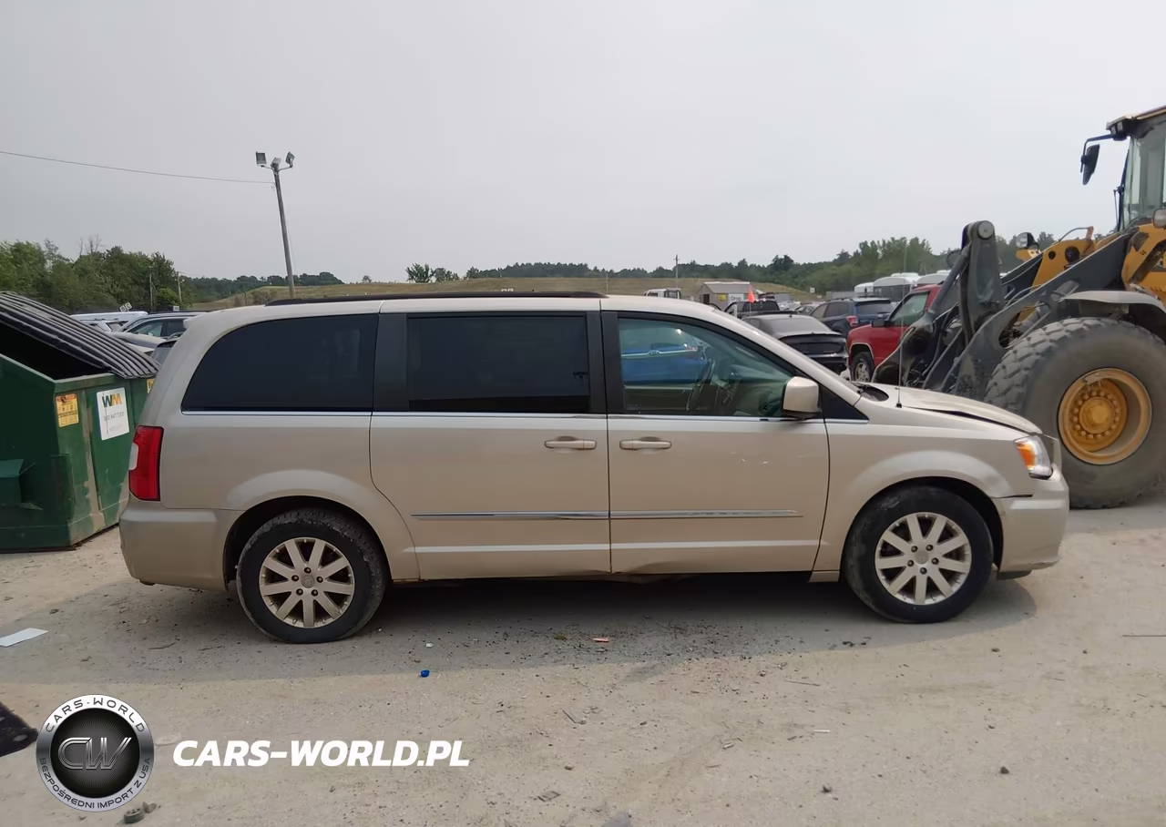 2015 Chrysler Town & Country Touring VIN:2C4RC1BG8FR717954 - 14