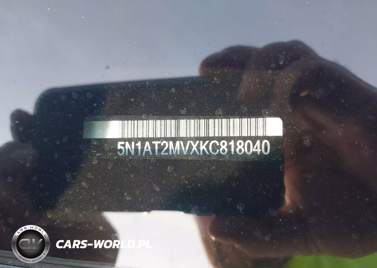 2019 Nissan Rogue S VIN:5N1AT2MVXKC818040 - 9