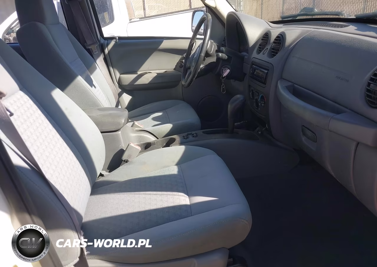 2005 Jeep Liberty Sport VIN:1J4GL48K55W502049 - 5