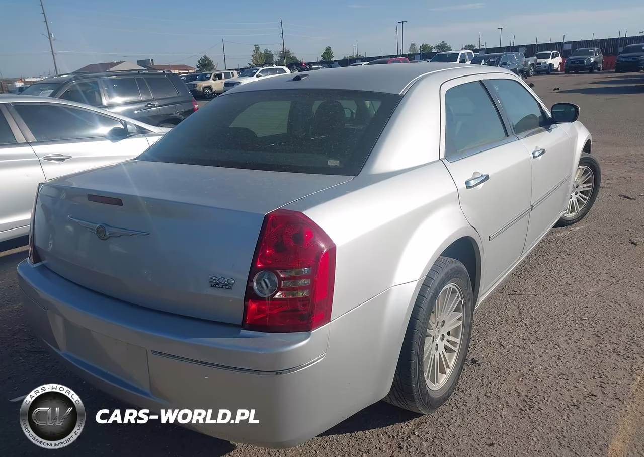 2010 Chrysler 300 Touring-Signature Series-Executive Series VIN:2C3CA5CV2AH325023 - 4