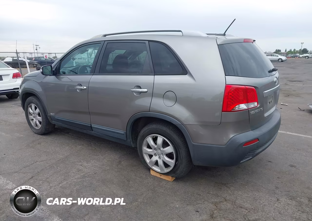 2012 Kia Sorento Lx V6 VIN:5XYKTDA22CG245856 - 3