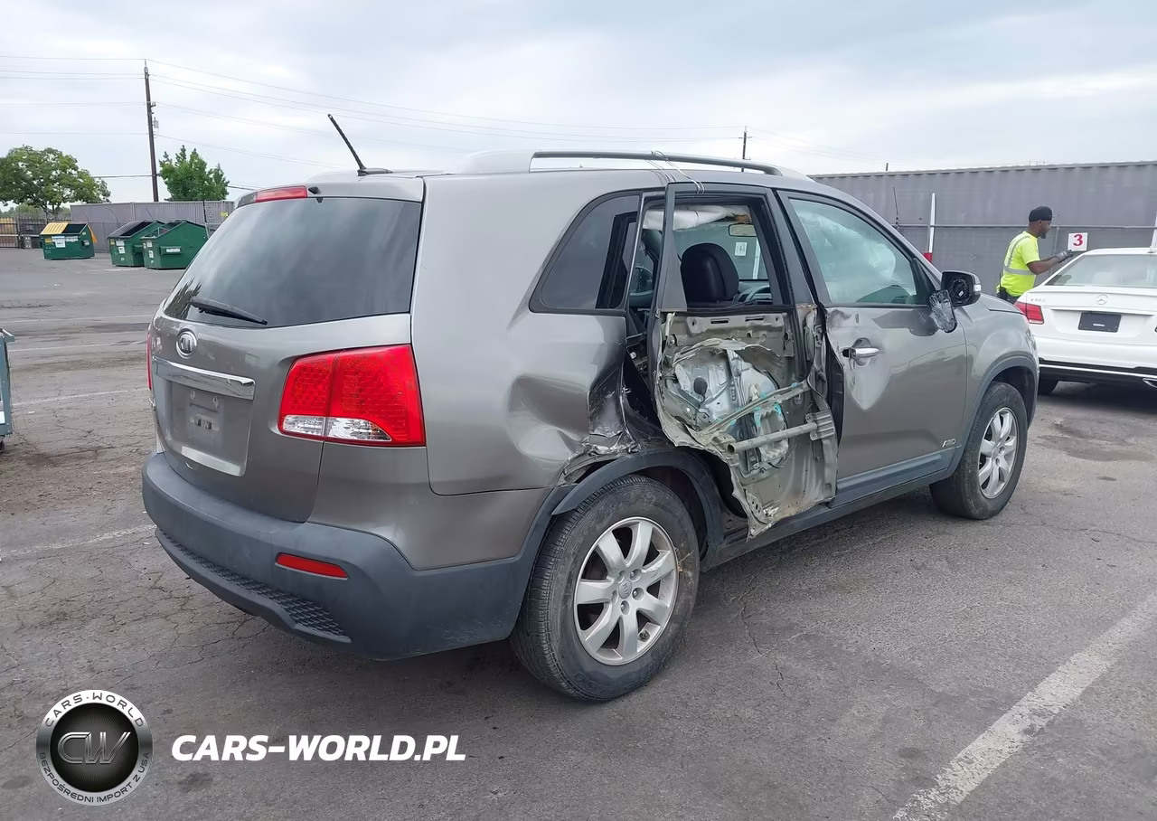 2012 Kia Sorento Lx V6 VIN:5XYKTDA22CG245856 - 4