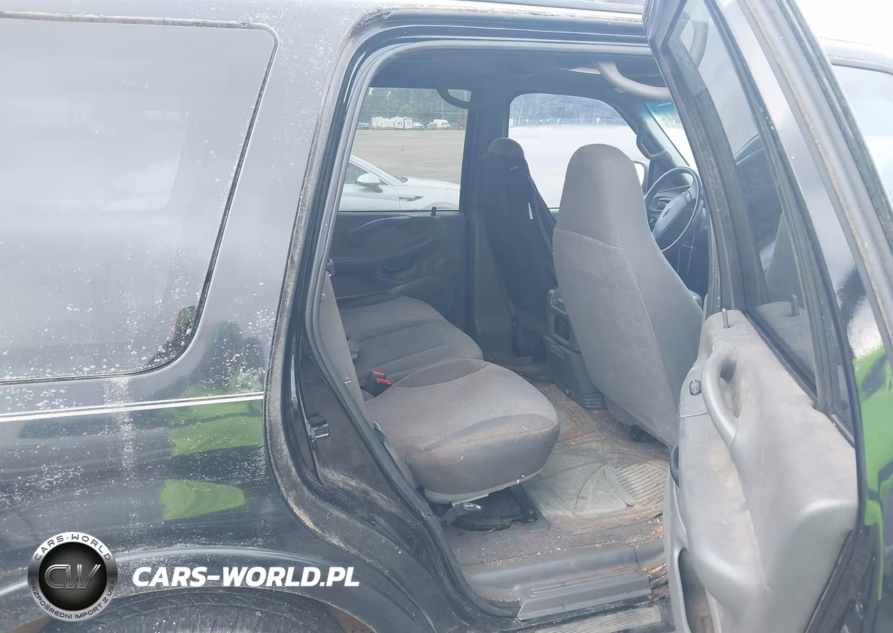 2002 Ford Expedition Xlt VIN:1FMPU16L62LA89337 - 8